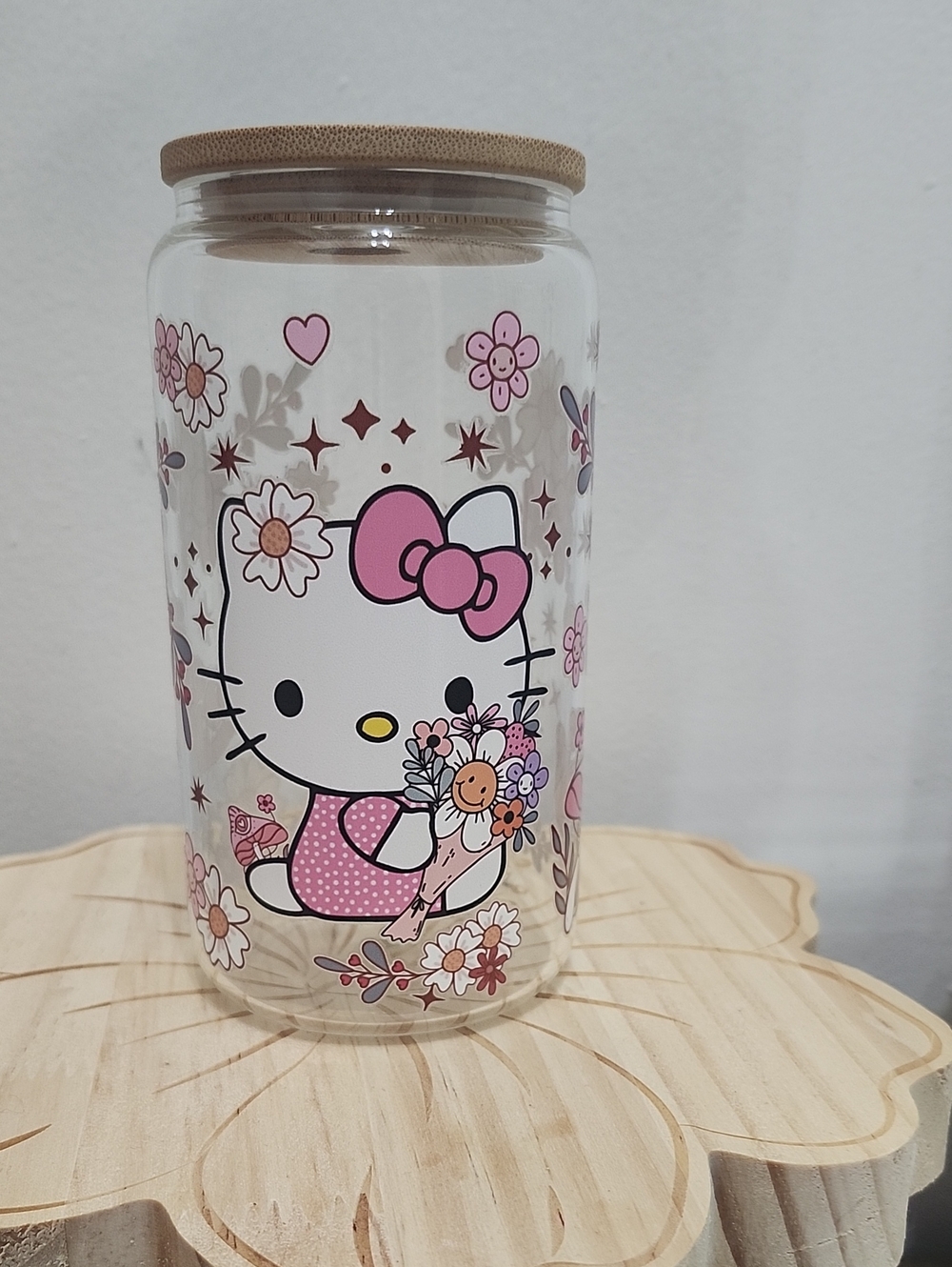 Hello Kitty Pink Bow Floral 160z Glass Tumbler with  Lid.